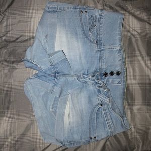Mid waisted short shorts